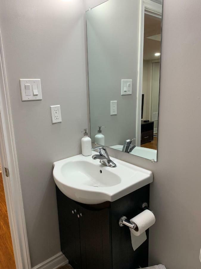 Clean, Beautiful & Modern 2 Bedroom Apartment Mississauga Exterior foto