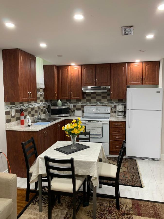 Clean, Beautiful & Modern 2 Bedroom Apartment Mississauga Exterior foto